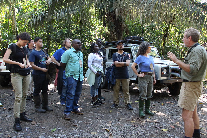 Photo of a group of attendees preparing for a tour of the jungle in Panamá